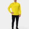 JAKO Ziptop CLASSICO – Wygodna bluza zapinana na zamek błyskawiczny do treningu i uprawiania sportu. Design tej bluzy treningowej został zredukowany do tego, co najważniejsze. Bluzka zapinana na suwak CLASSICO ma klasyczne barwy drużynowe. Zamek błyskawiczny z przodu, mankiety i góra wykończone elastyczną lamówką oraz garaż zamka gwarantują wyjątkowo wysoki komfort noszenia. Zintegrowany system JAKO KEEP DRY odprowadza wilgoć wytwarzaną przez ciało bezpośrednio na powierzchnię materiału. Dzięki temu bluza z zamkiem błyskawicznym pozostaje sucha, sportowiec nie wychładza się i czuje się komfortowo w bluzie z zamkiem błyskawicznym CLASSICO nawet przy największym wysiłku. Bluzka zapinana na suwak dostępna jest w 10 różnych kolorach i rozmiarach 128-164 dla dzieci oraz S-3XL dla kobiet i mężczyzn.