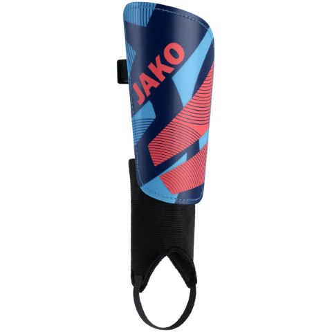 Ochraniacze RIVER CLASSIC 1 Ochraniacze na golenie RIVER Classic – Twoja ochrona, Twoja gra Dzięki ochraniaczom na golenie RIVER Classic jesteś doskonale przygotowany do każdego meczu. Lekka twarda skorupa zapewnia niezawodną ochronę, nie ograniczając jednocześnie Twojej ruchomości – idealna do dynamicznych pojedynków i szybkich akcji. Szczególnie praktyczna jest zamocowana ochrona kostki, która optymalnie pokrywa wrażliwe miejsca i zapewnia poczucie bezpieczeństwa na boisku. Dzięki zapięciu na rzepy możesz indywidualnie dopasować ochraniacze, aby były bezpieczne i wygodne – nawet podczas długich meczów. Ochraniacze na golenie RIVER Classic to idealny wybór dla graczy, którzy stawiają na ochronę i komfort noszenia. Kup ochraniacze na golenie RIVER Classic już teraz w sklepie internetowym JAKO!
